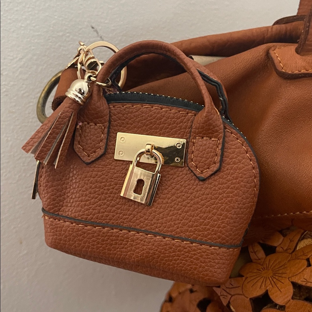 Sundance Cognac Brown Leather Handbag with Mini Pouch - Picture 5 of 11